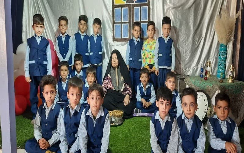 کودکستان نمونه قرآنی گلواژه های نور