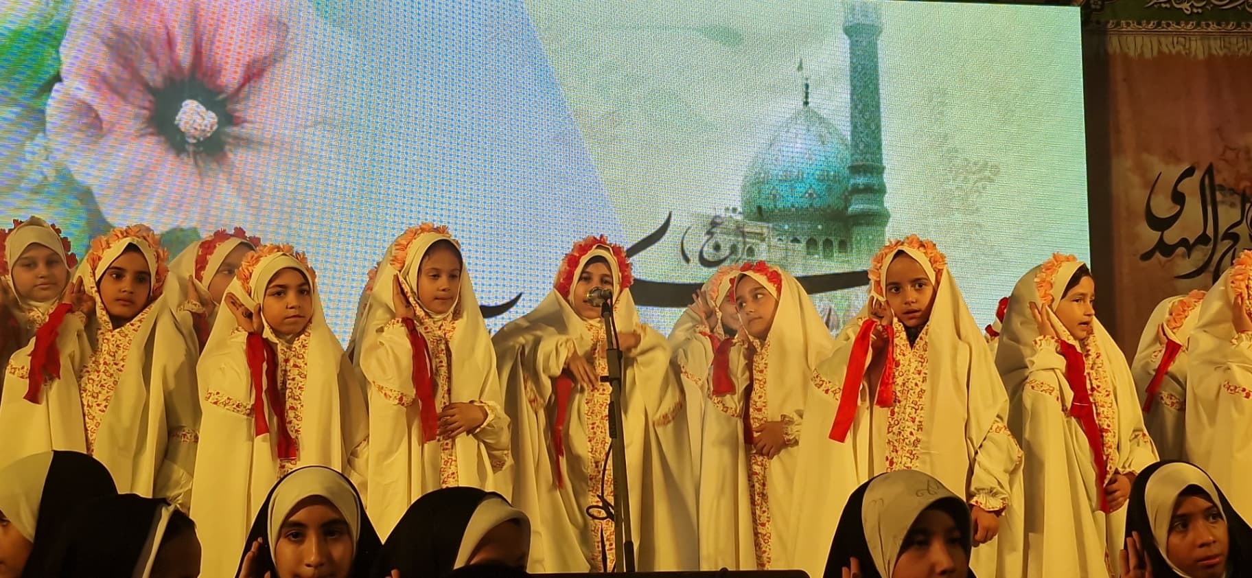 اجرای سرود در باشگاه نشاط سجزی برای همشهریان عزیز بمناسبت نیمه شعبان